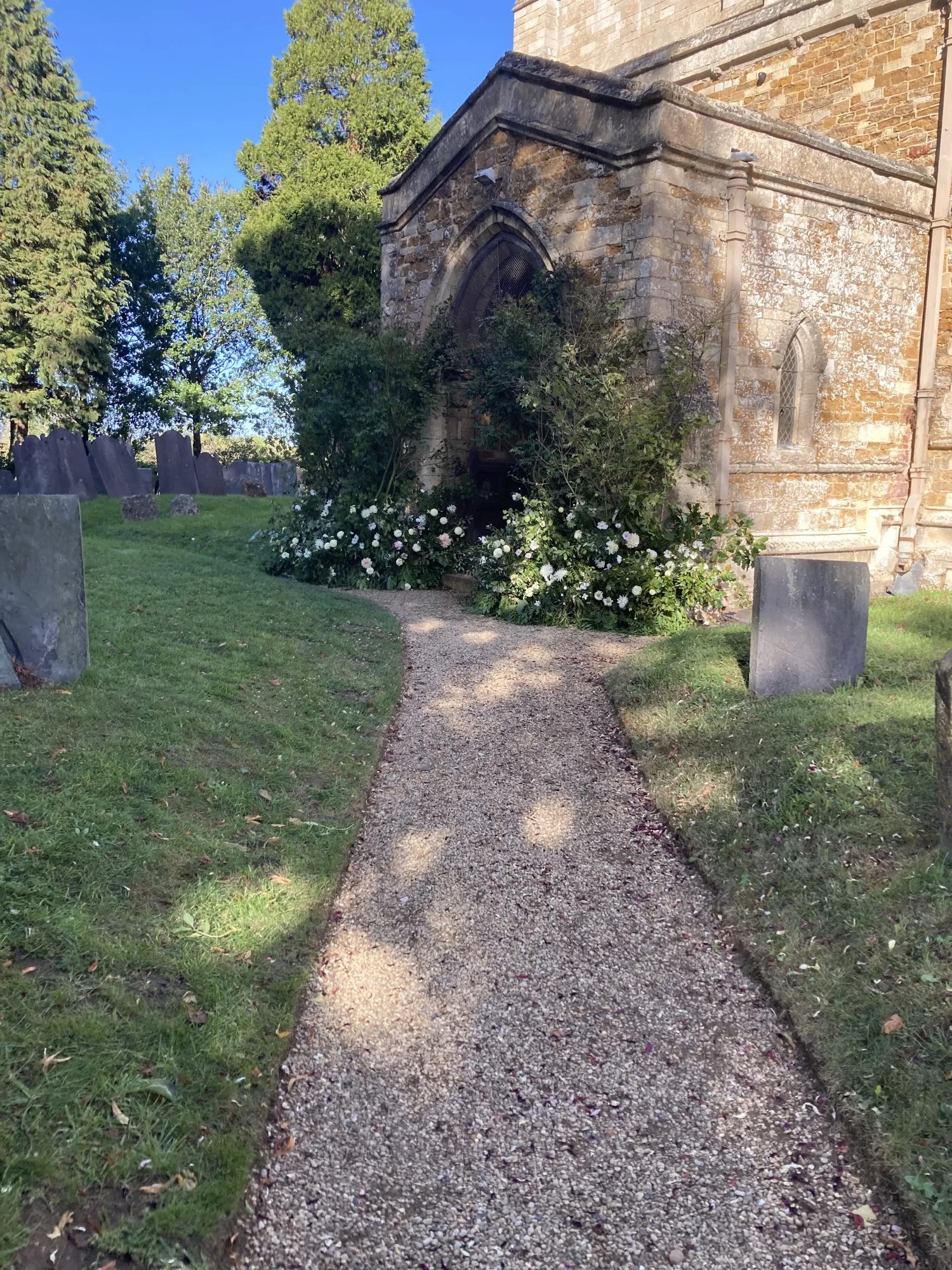 Harvest wedding flowers in St Peter's Church for Harvest wedding. Photos copyright Maxine Dodd
