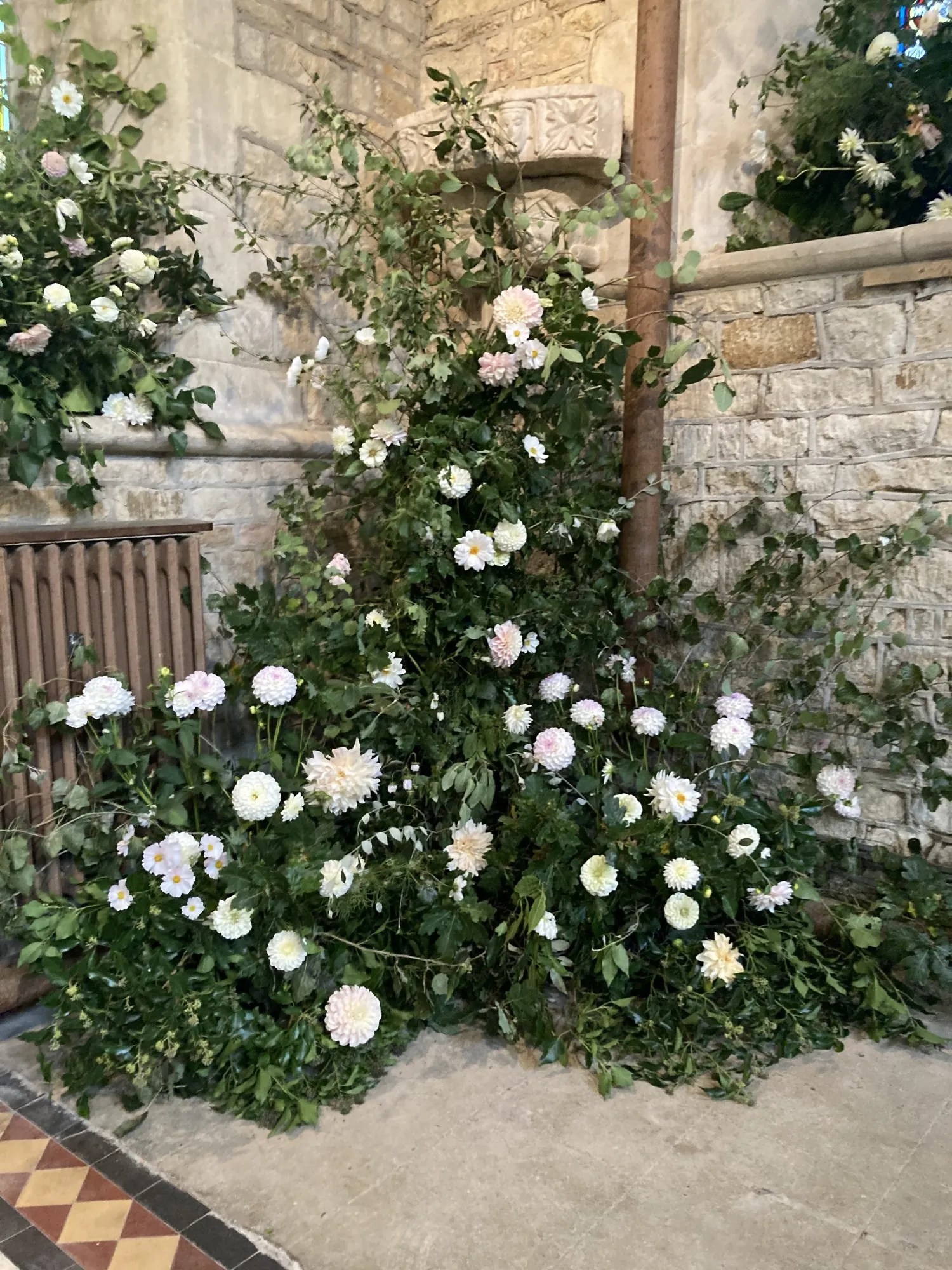 Harvest wedding flowers in St Peter's Church for Harvest wedding. Photos copyright Maxine Dodd
